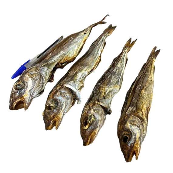 pesce essiccato per cani intero